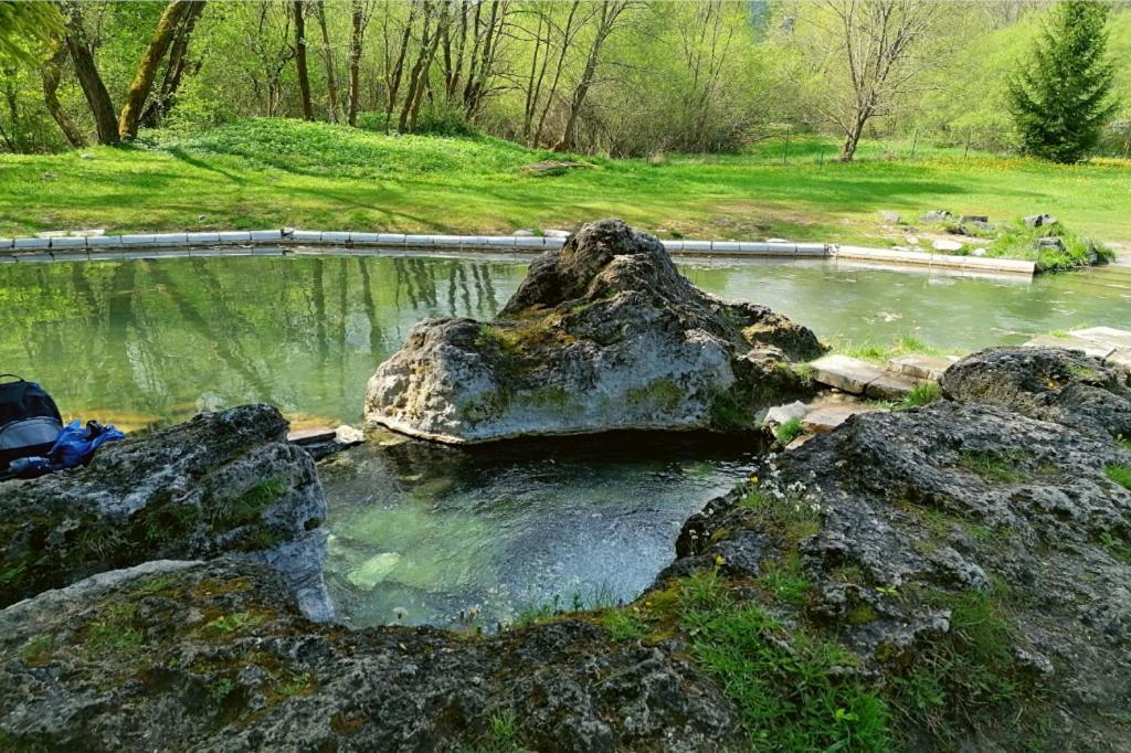 Domcek Pod Vezami S Virivkou A Grilom, Pri Termalnom Kupalisku Lägenhet Liptovský Ján Exteriör bild
